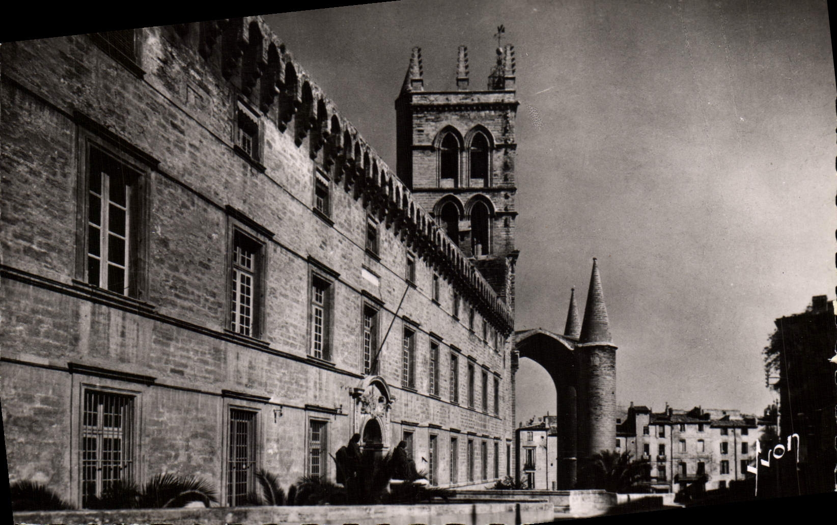 Montpellier (Hérault) — La Faculté de Médecine et la Cathédrale Saint-Pierre — Editions d'Art Marrel, Paris