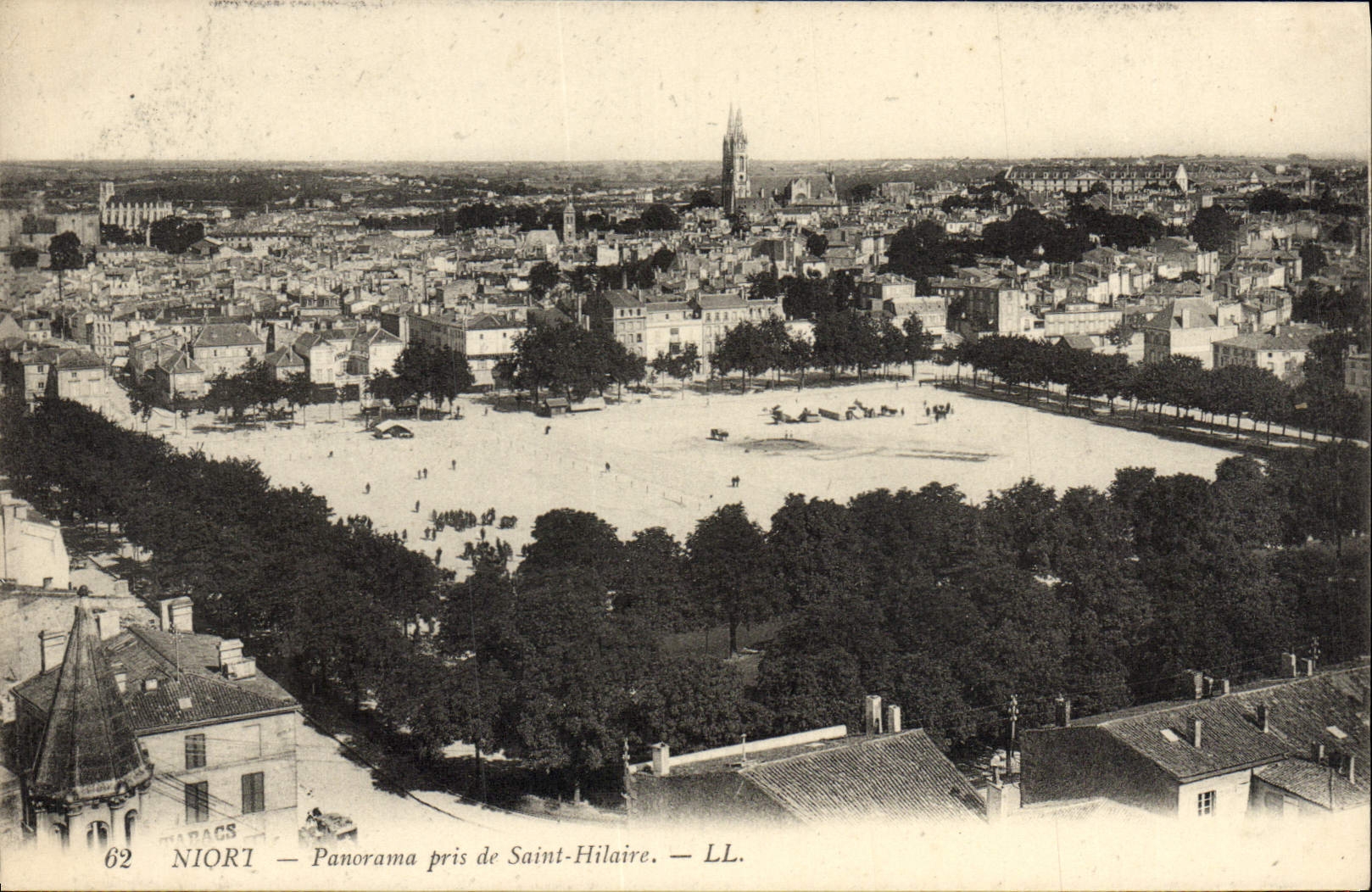 Niort — Panorama pris de Saint-Hilaire — LL.