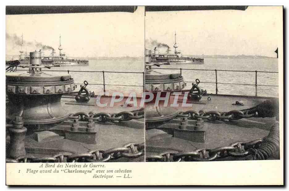 CPA Bateau A bord des navires de guerre Plage avant du Charlemagne avec son cabestan electrique