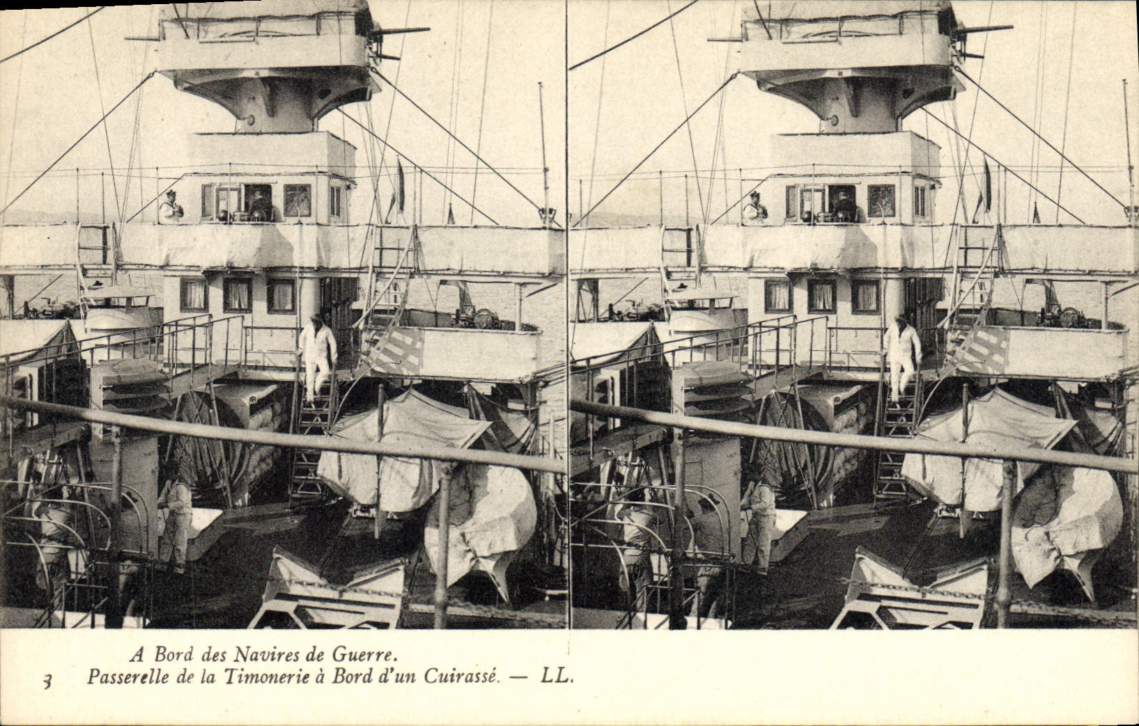 CPA Bateau A bord des navires de guerre Passerelle de la timonerie a bord d'un cuirasse