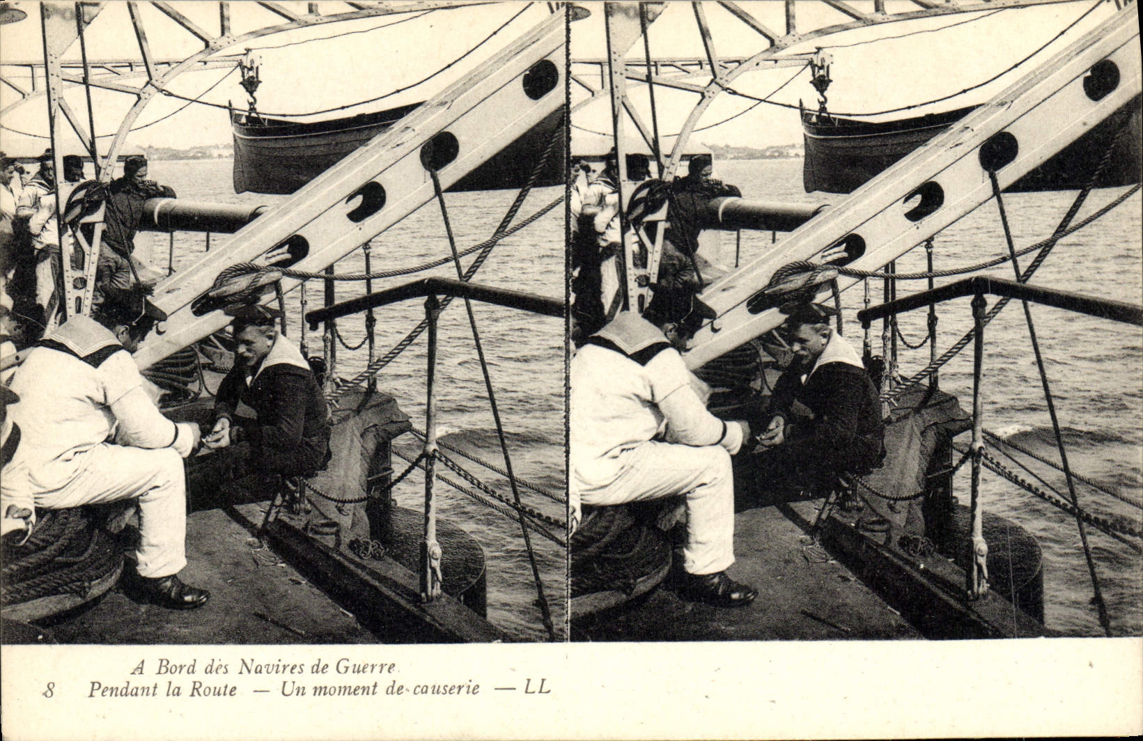 Bord des Navires de Guerre — Un moment de causerie — LL