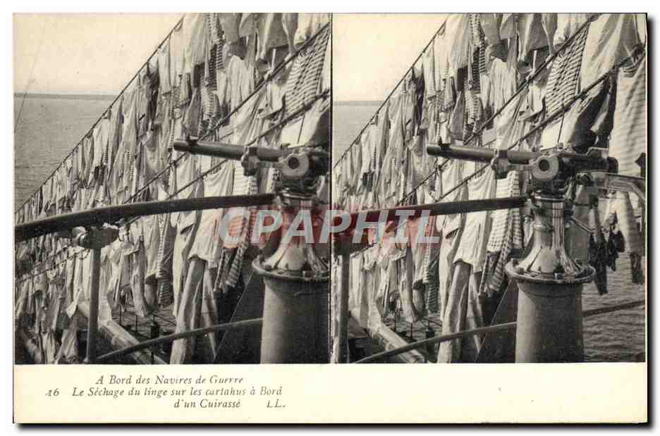 CPA Bateau A bord des navires de guerre Le sechage du linge sur les cartahus a bord d'un cuirasse