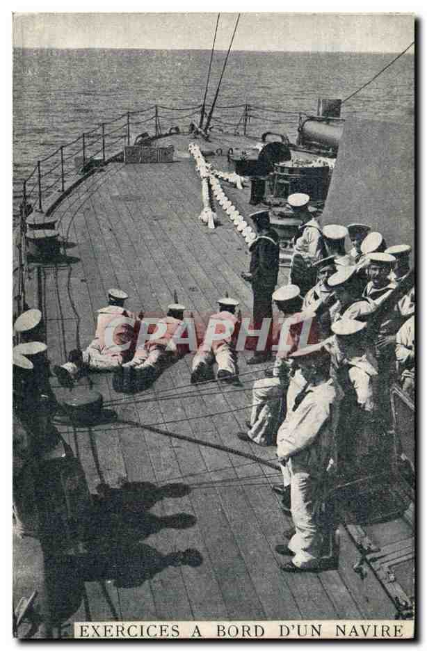 CPA Bateau Exercices a bord d'un navire Marins