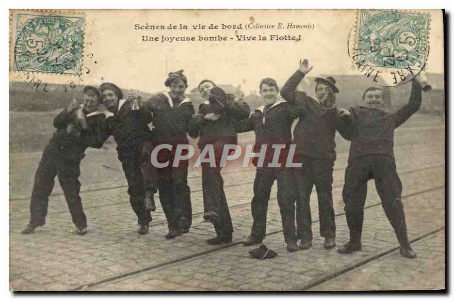 CPA Bateau Scenes de la vie a bord Une joyeuse bombe Vive la flotte