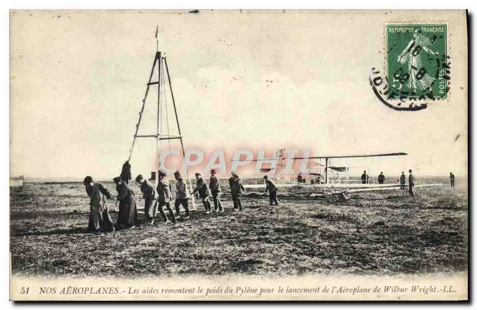 CPA Avion Aviation Aeroplanes Les aides remontent le poids du pylone pour le lancement de l'aeroplane de Wilbur Wsright 