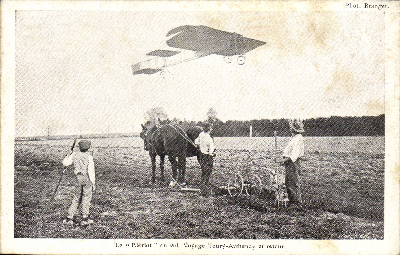 CPA Avion Aviation Le Bleriot en vol Voyage Toury Arthenay et retour Charrue 