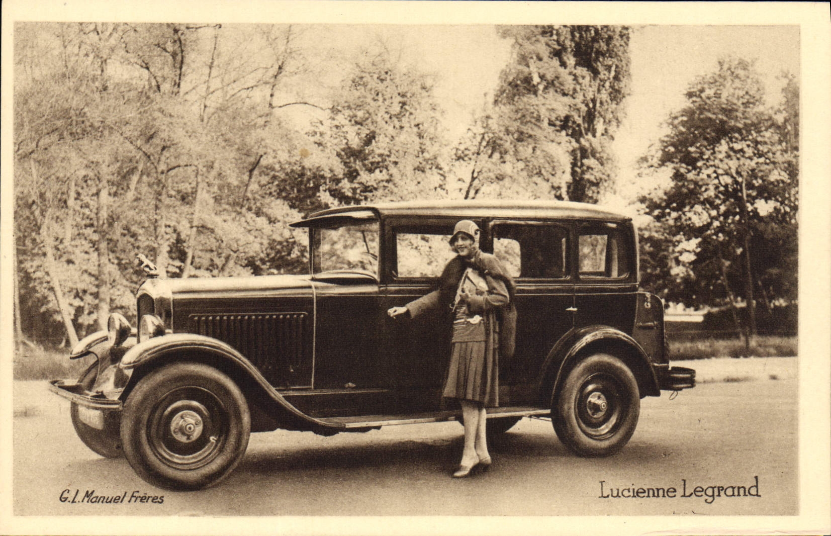 CPA Peugeot Lucienne Legrand Automobile 