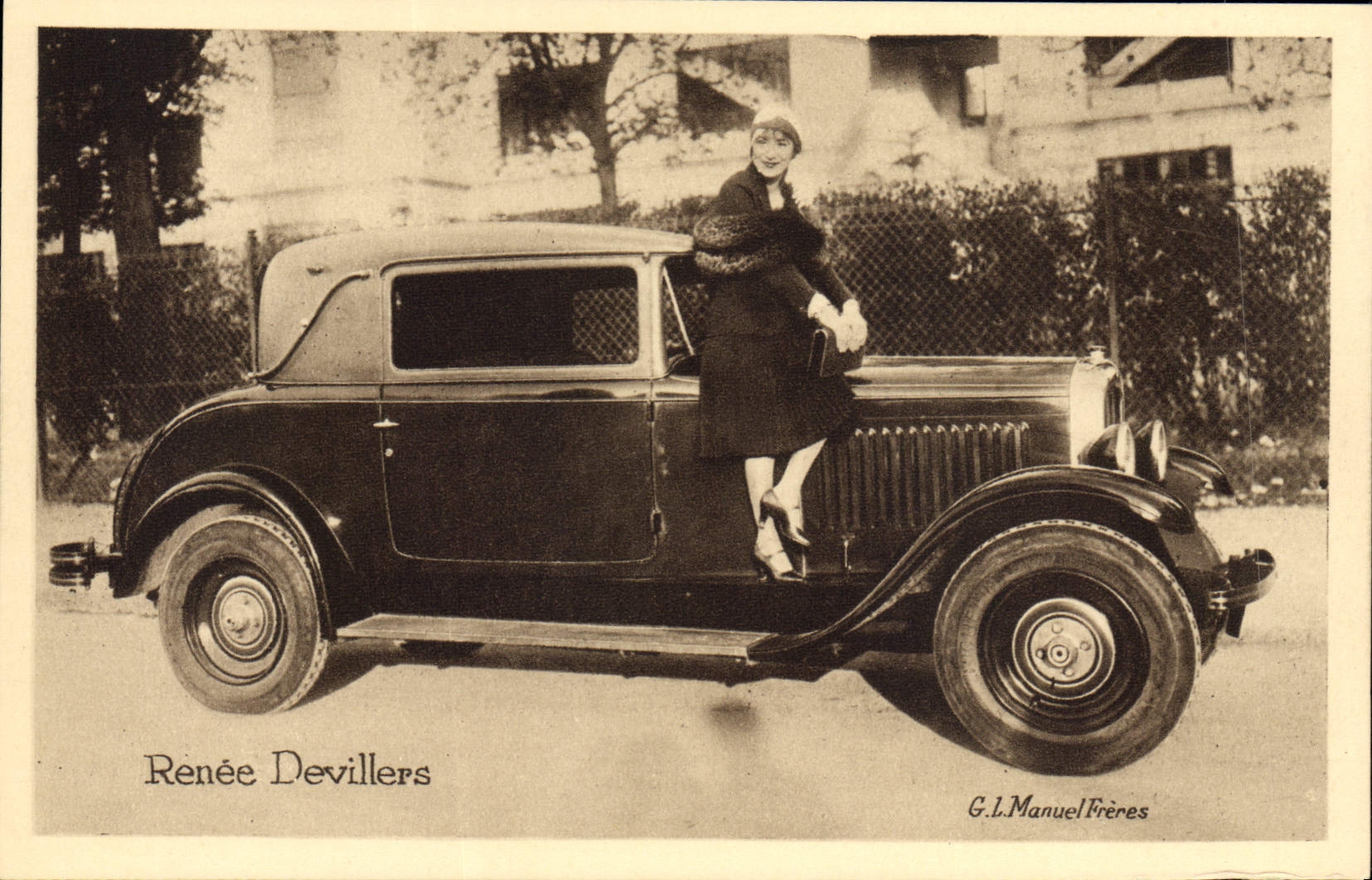 CPA Peugeot Renee Devillers Automobile 
