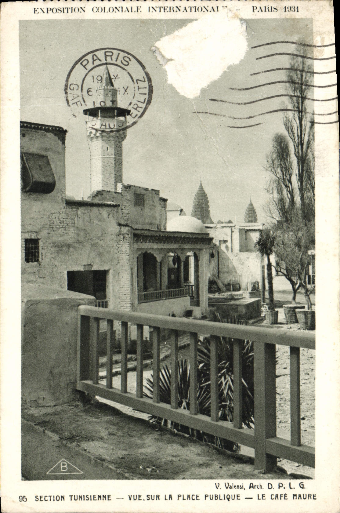 CPA Parix Exposition coloniale internationale Section tunisienne Vue sur la place publique