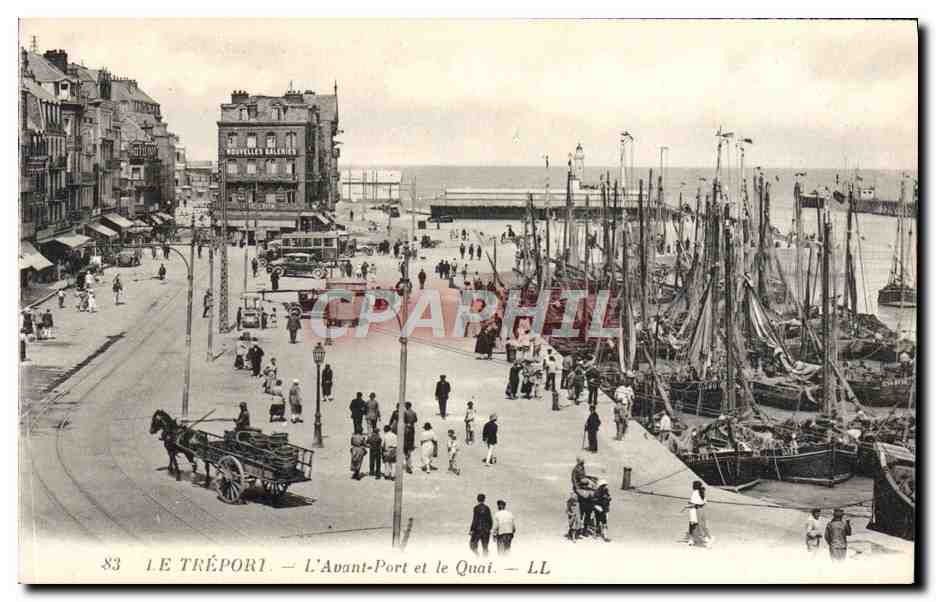 CPA Le Treport L'Avant Port Et Le Quai Bateaux