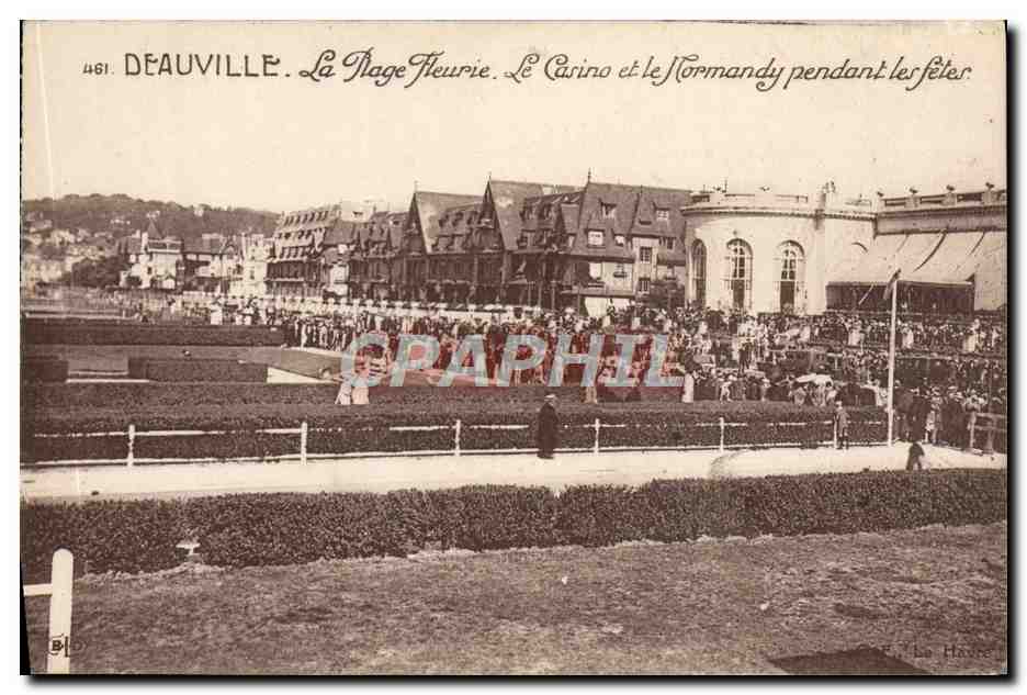CPA Deauville La Plage Fleurie Le casino et le Normandy pendant les fetes