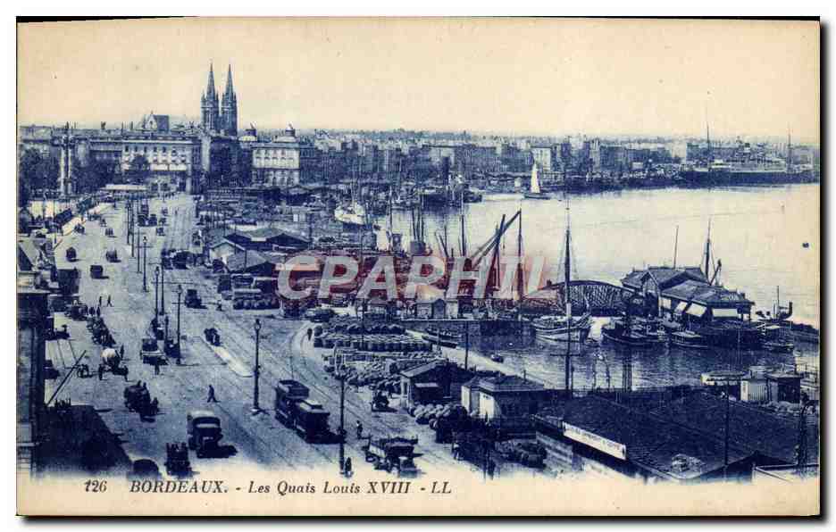CPA Bordeaux Les Quais Louis XVIII Bateaux