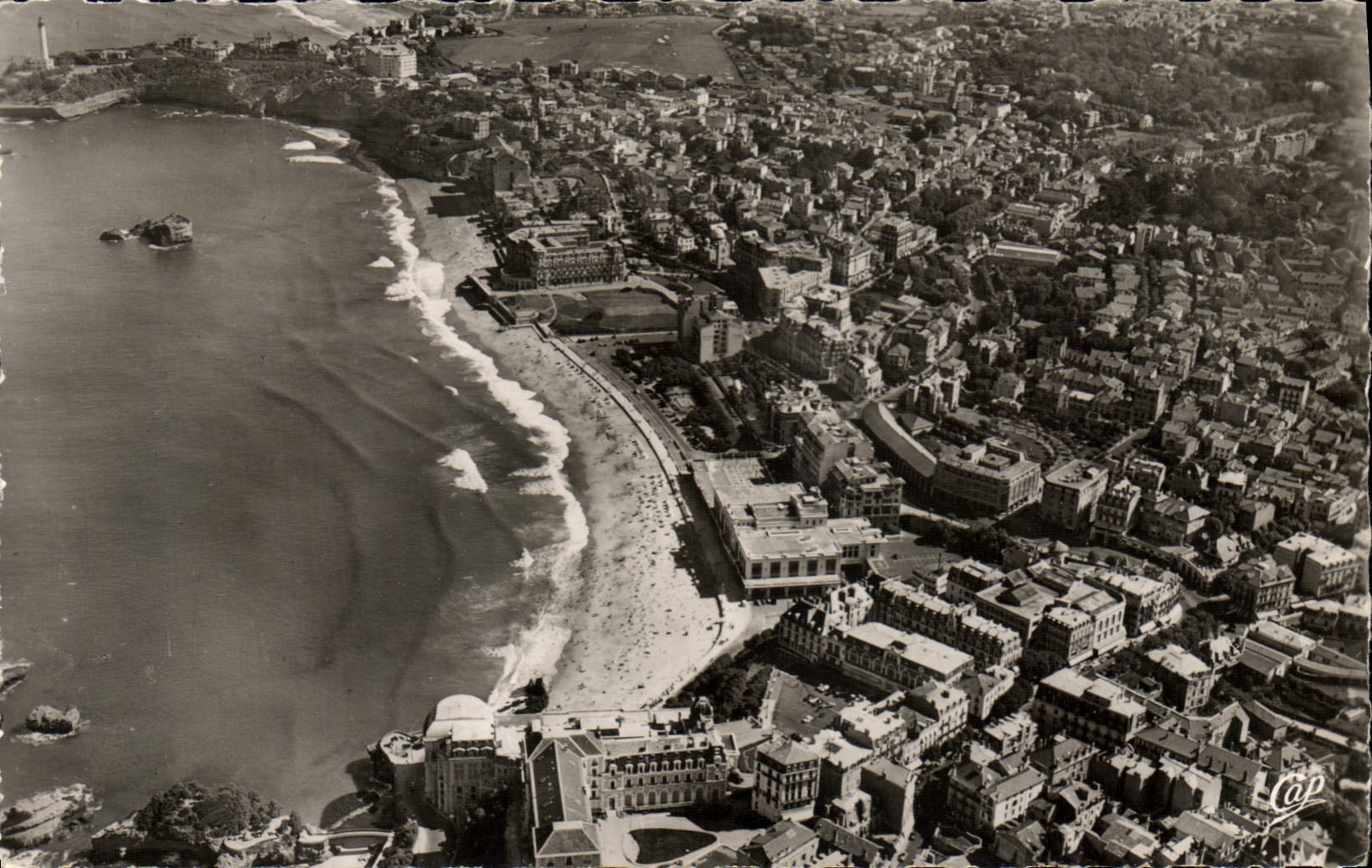 CPM Biarritz Grande Plage Casinos Rocher du Basta Le phare Vue aerienne 