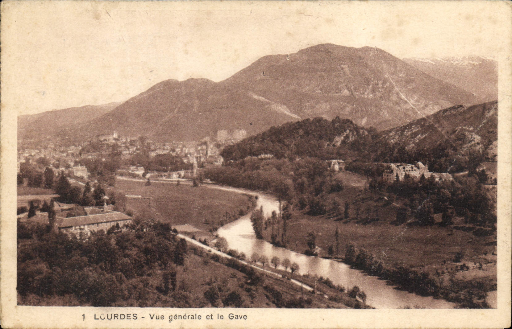 CPA Lourdes Vue Generale et le Gave