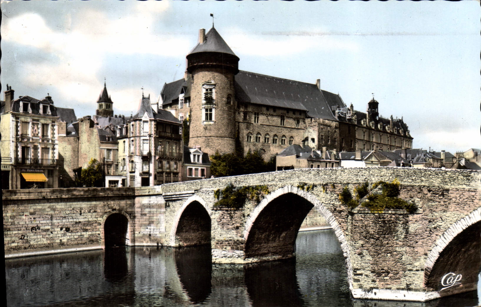 Laval - Le Château — éditeur Cap, série 1672