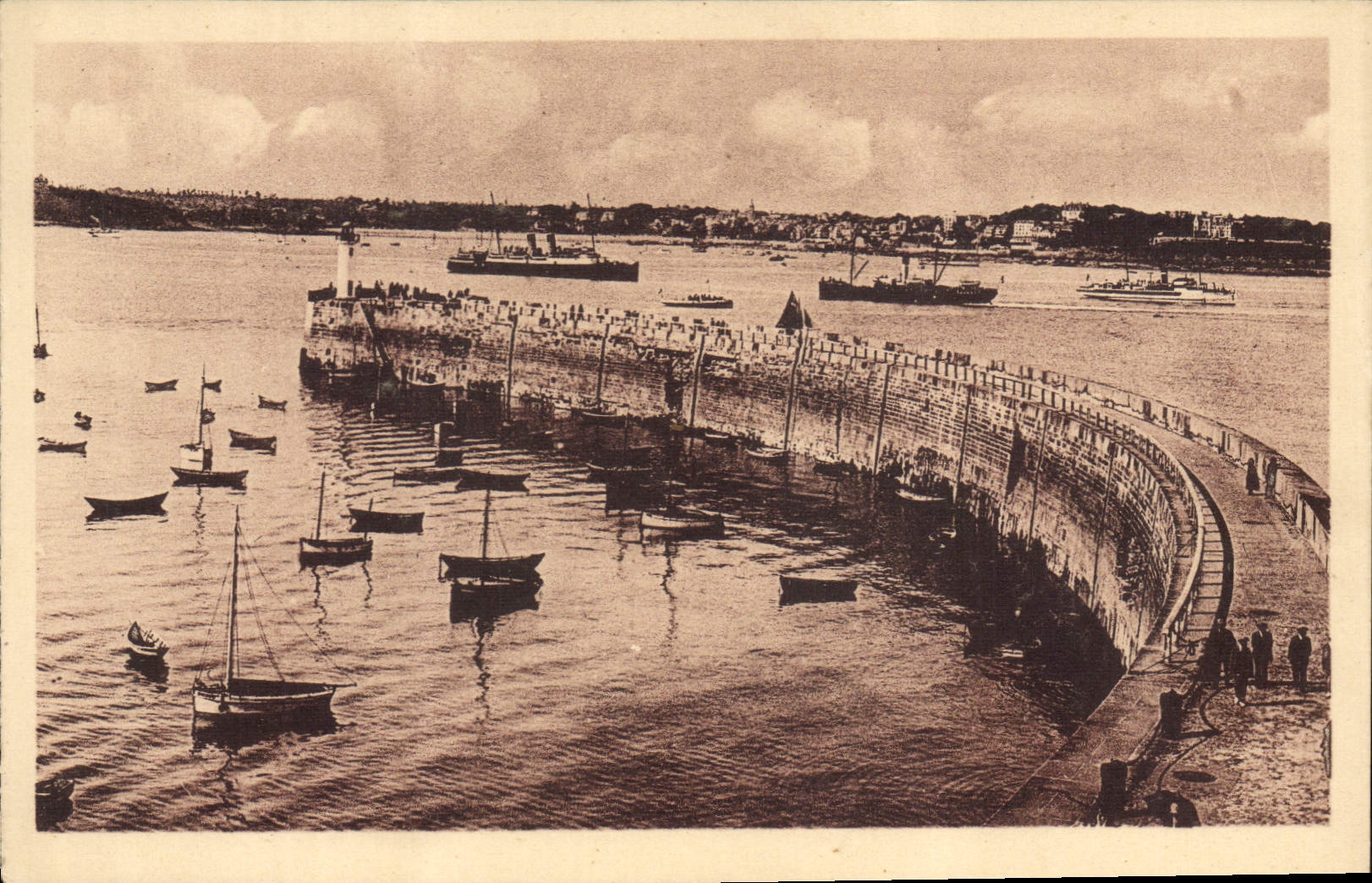 Le Môle et la Rade à Saint-Malo — éditeur LL, n° 273