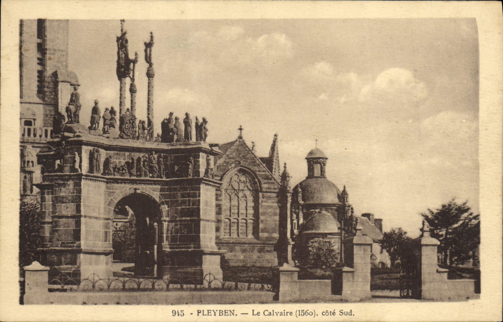 CPA Pleyben Le Calvaire