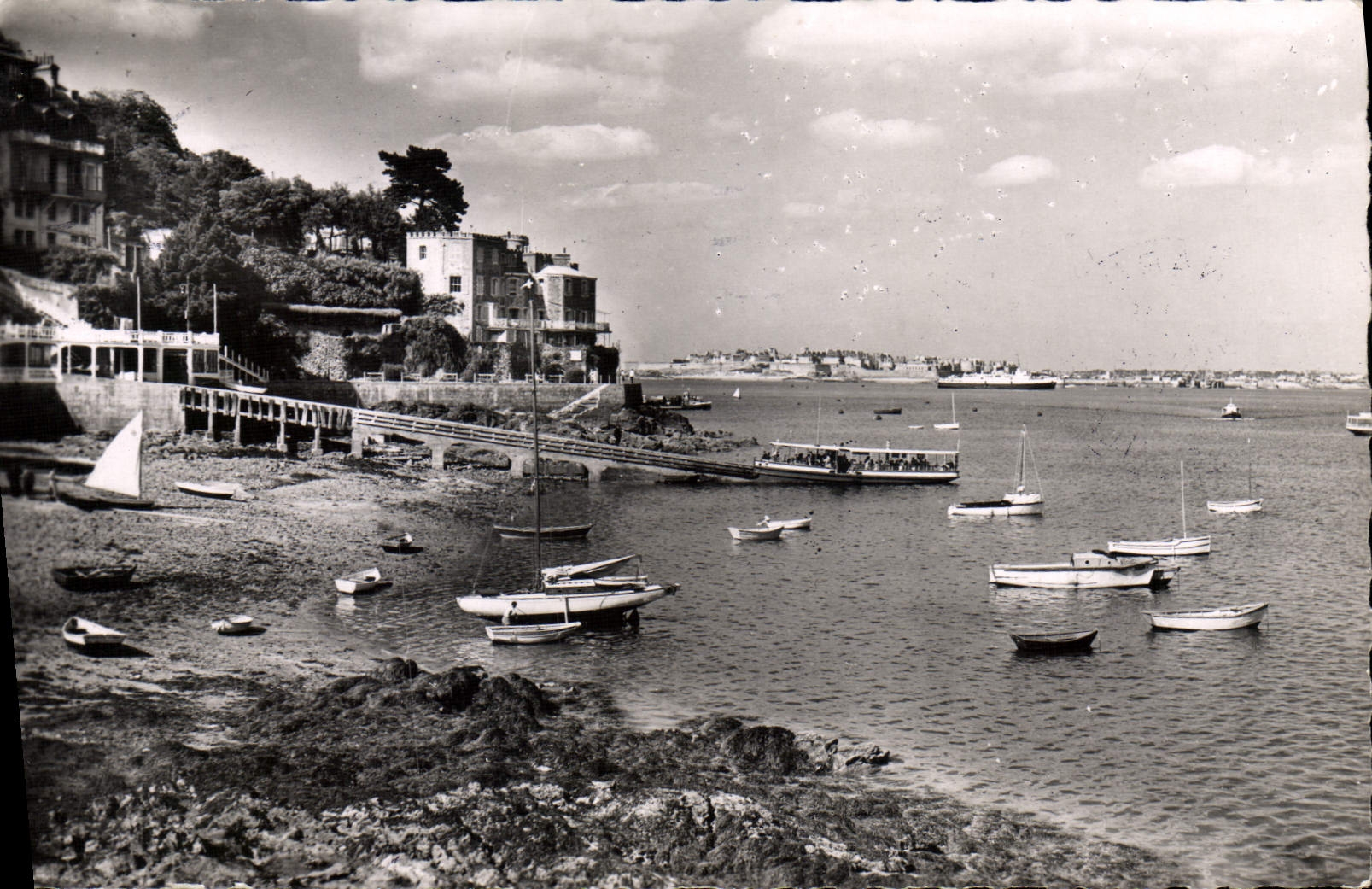 Dinard — Embarcadère des Vedettes — Éditions France Artistique Reproduite