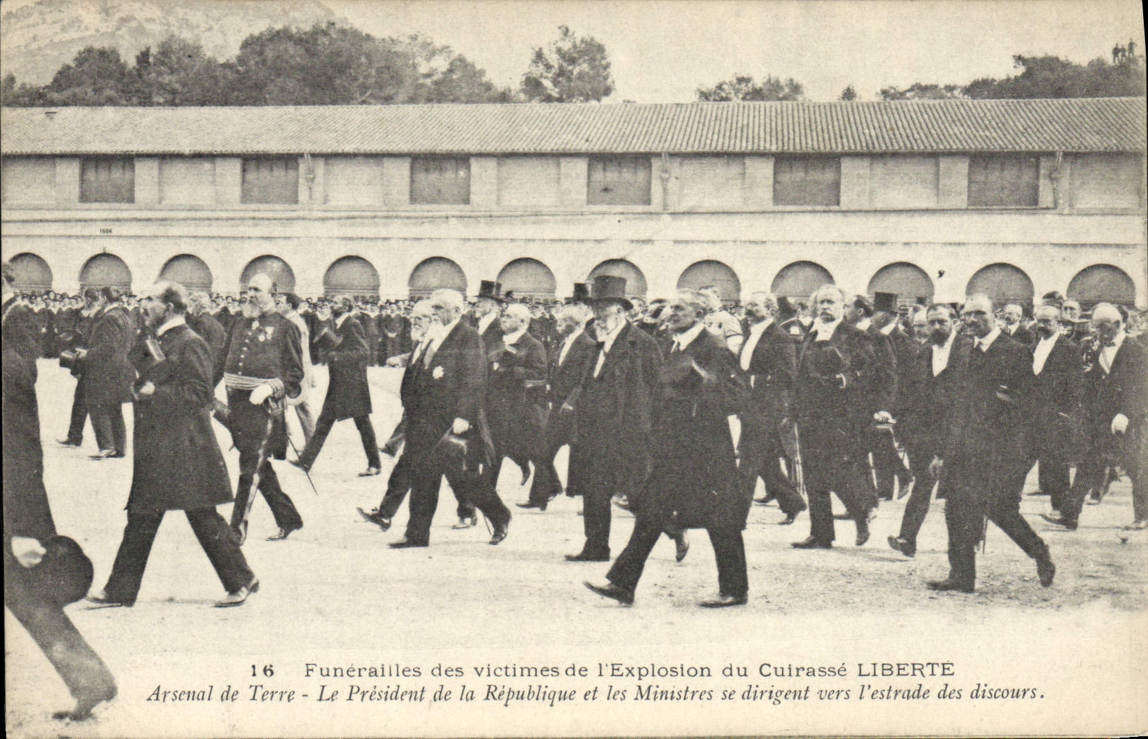 Funérailles des victimes de l'Explosion du Cuirassé LIBERTE — Arsenal de Terre — Éditeur M. RICS - Tculon, n°16