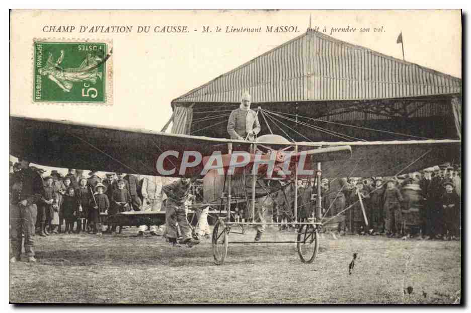 CPA Avion Aviation Champ d'aviation du Causse M le lieutenant Massol pret a prendre son vol 