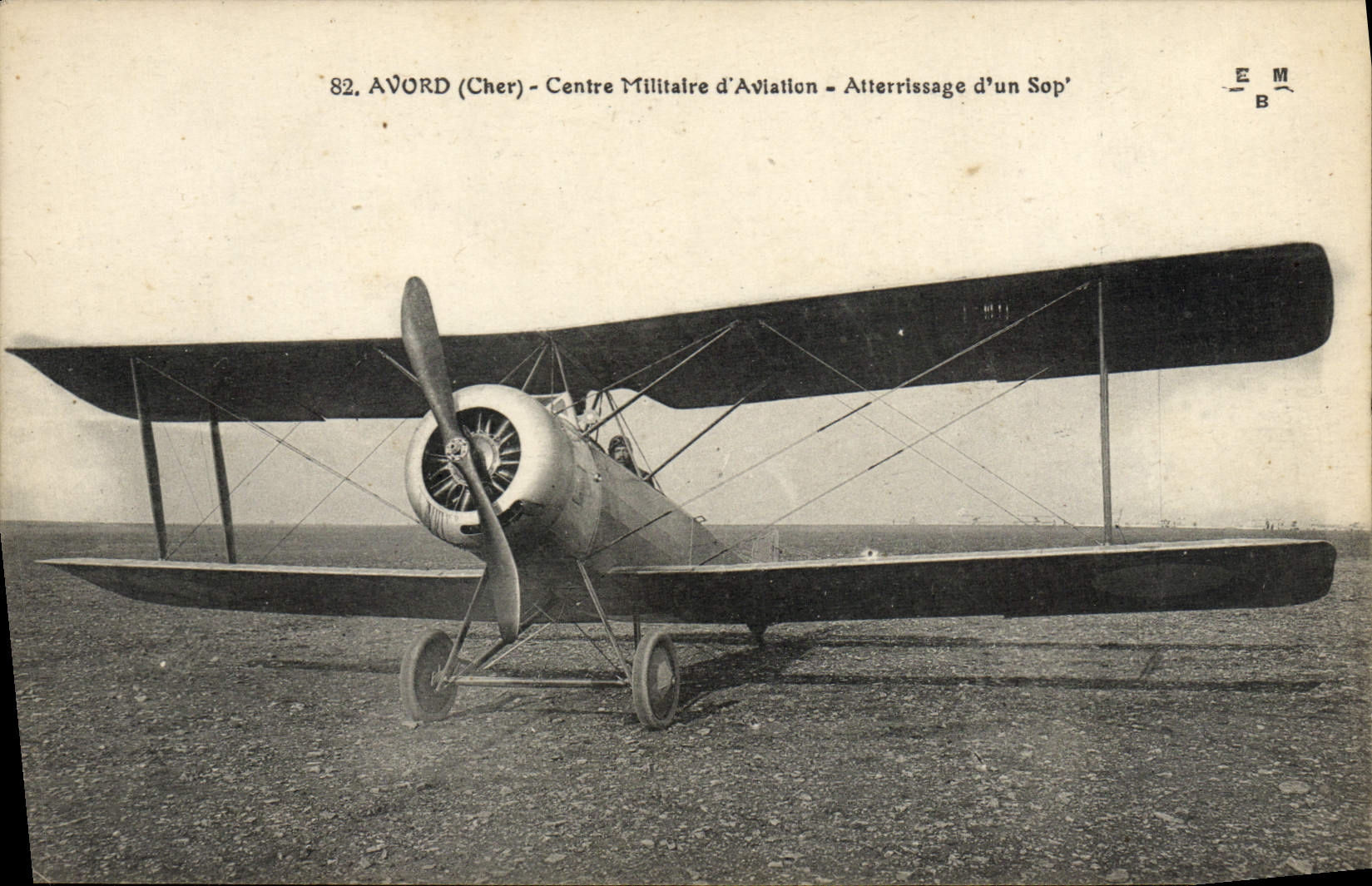 CPA Avion Aviation Avord Centre militaire d'aviation Atterrissage d'un Sup 