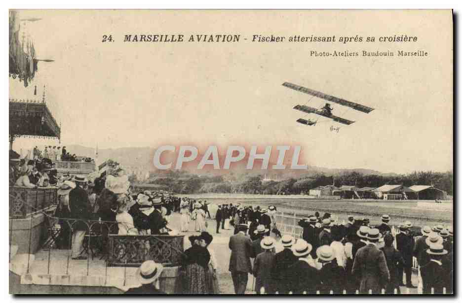 CPA Avion Aviation Marseille Aviation Fischer atterissant apres sa croisiere