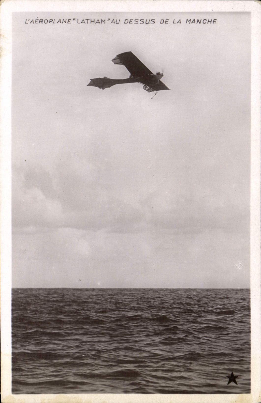 CPA Avion Aviation L'aeroplane Latham au dessus de la Manche 