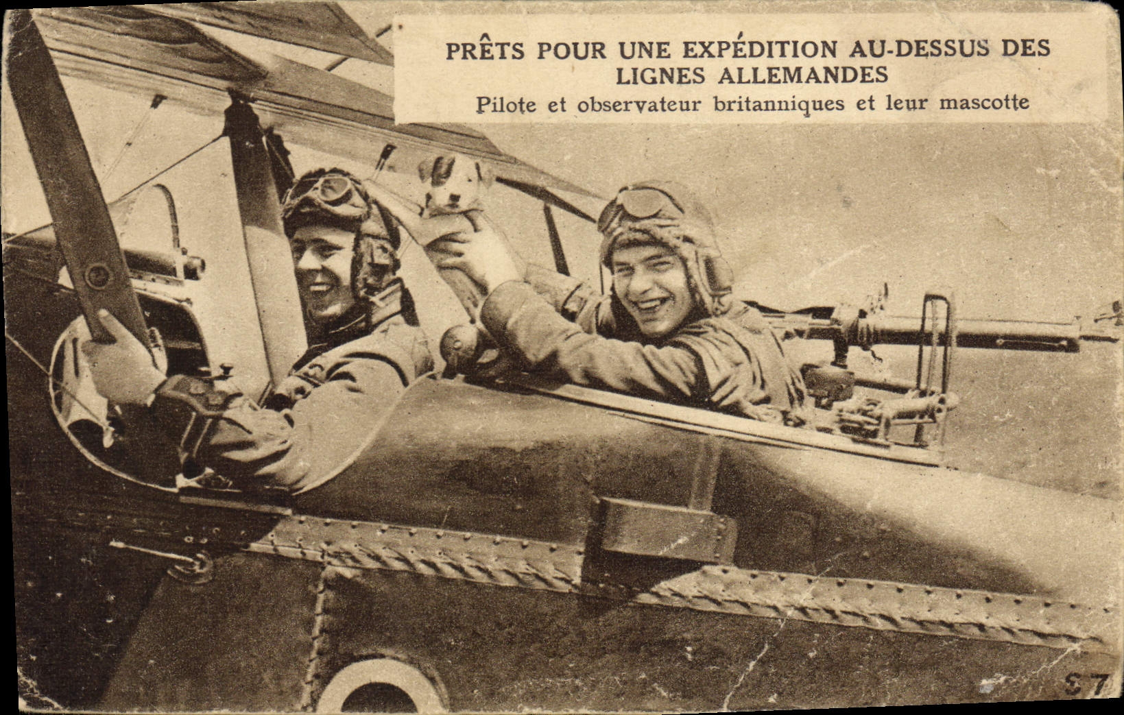 CPA Avion Aviation Pilote et observateur britanniques et leur mascotte 