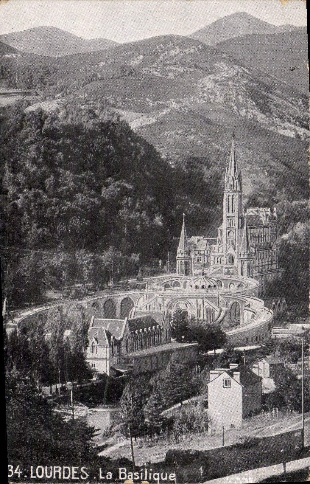CPA Lourdes La Basilique