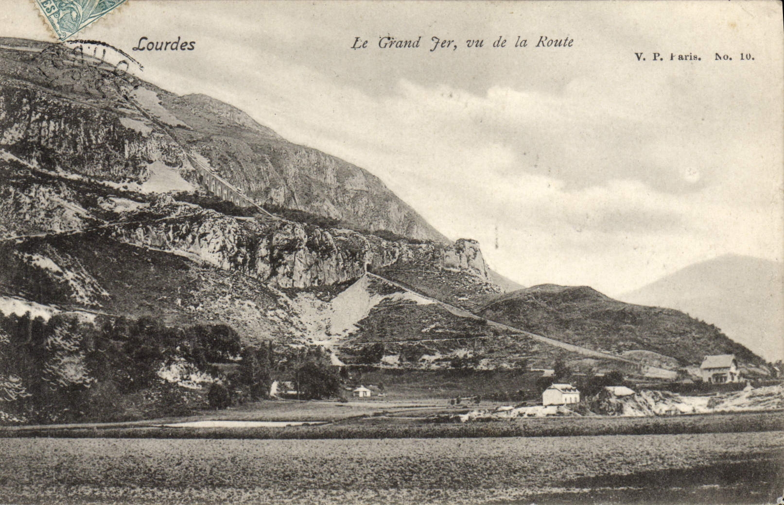 CPA Lourdes Le Grand Fet Vu De La Route