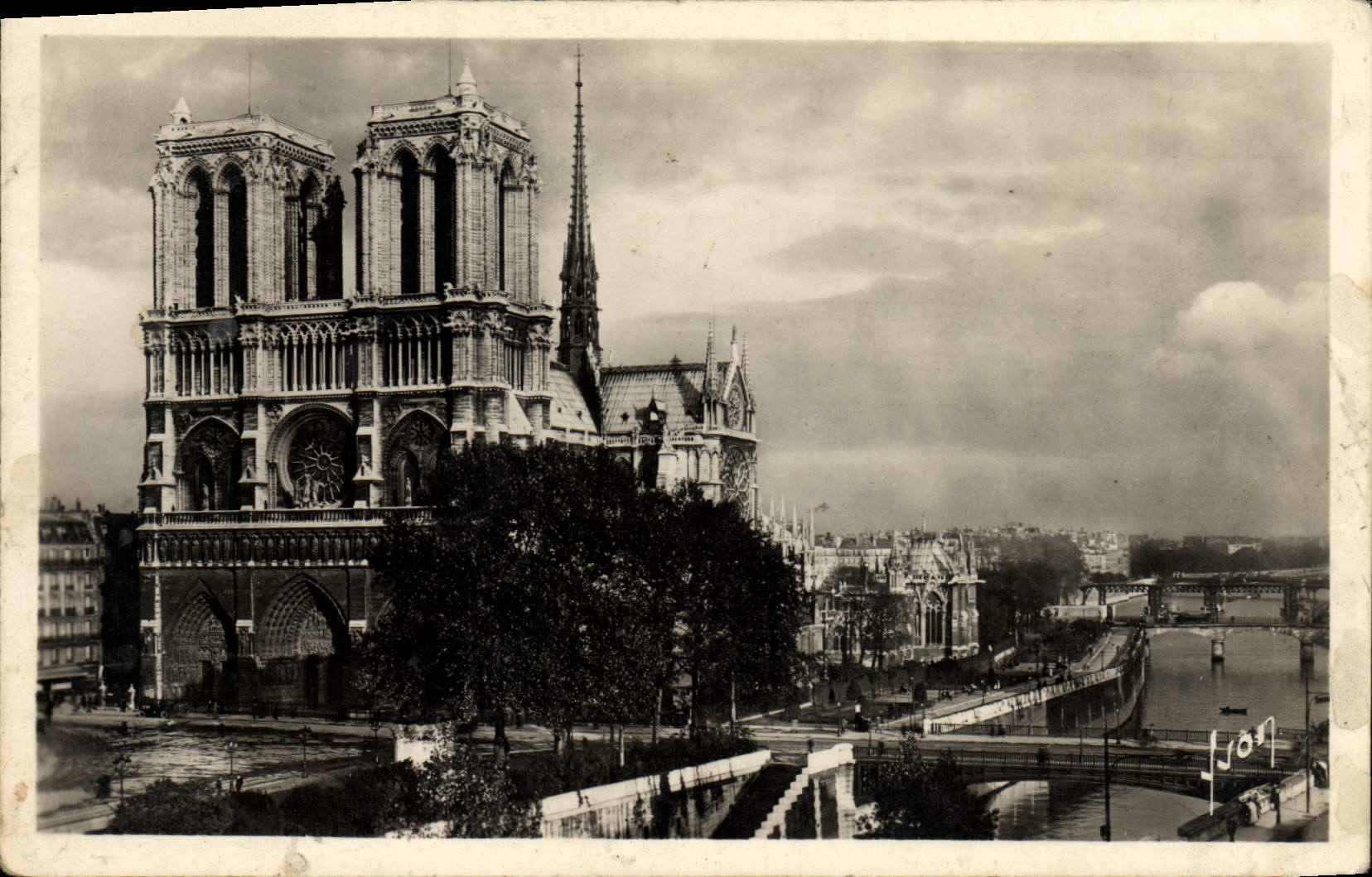 CPA Paris Notre Dame De Paris Vue generale