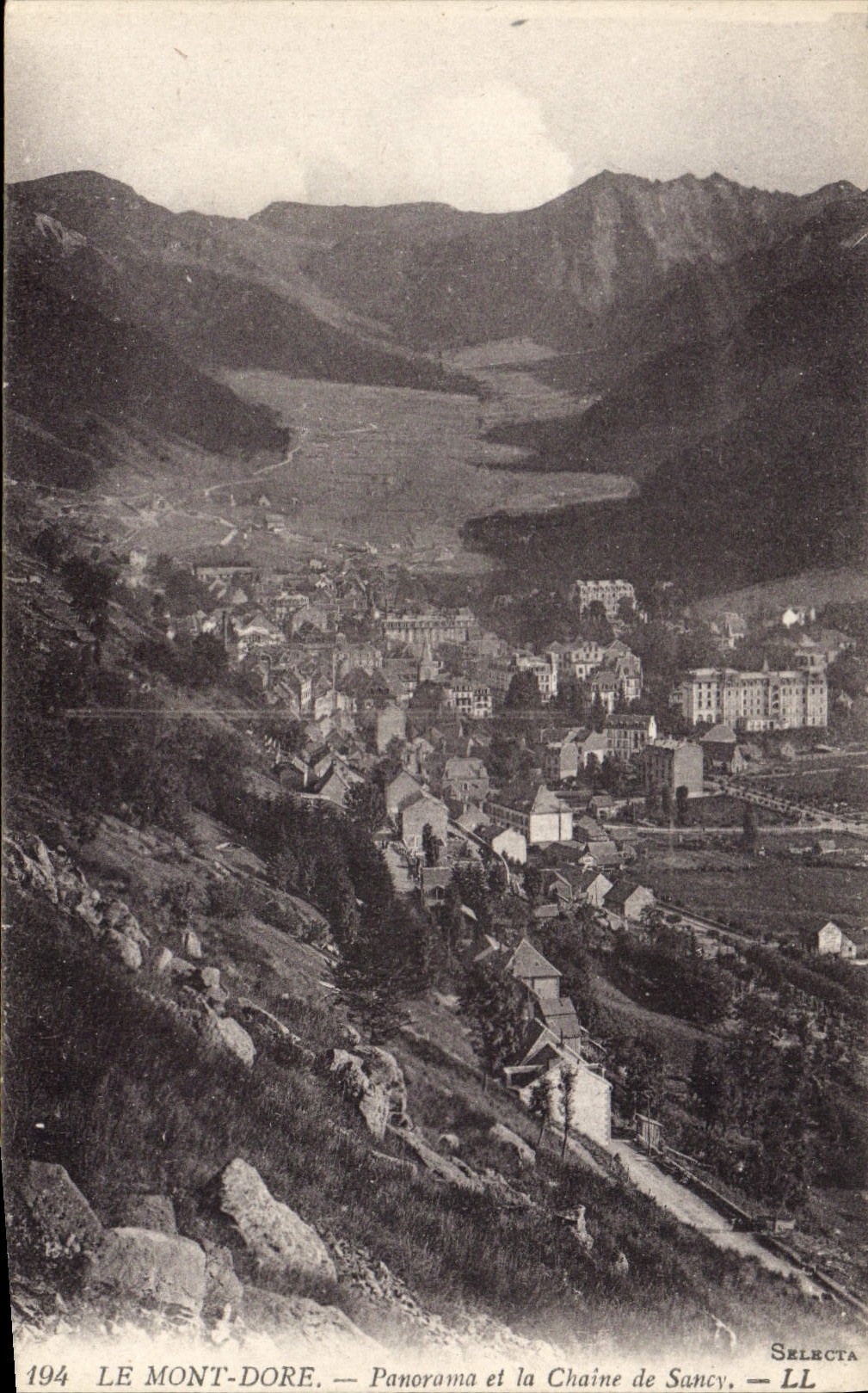 CPA Le Mont Dore Panorama Et La Chaine De Sancy