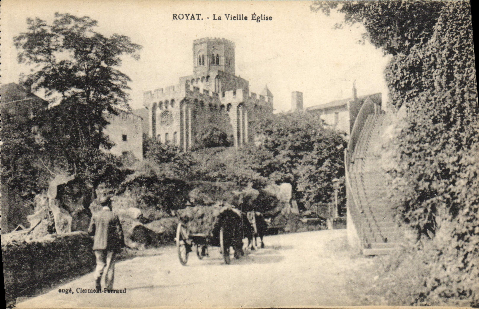CPA Royat La Vieille Eglise Attelage