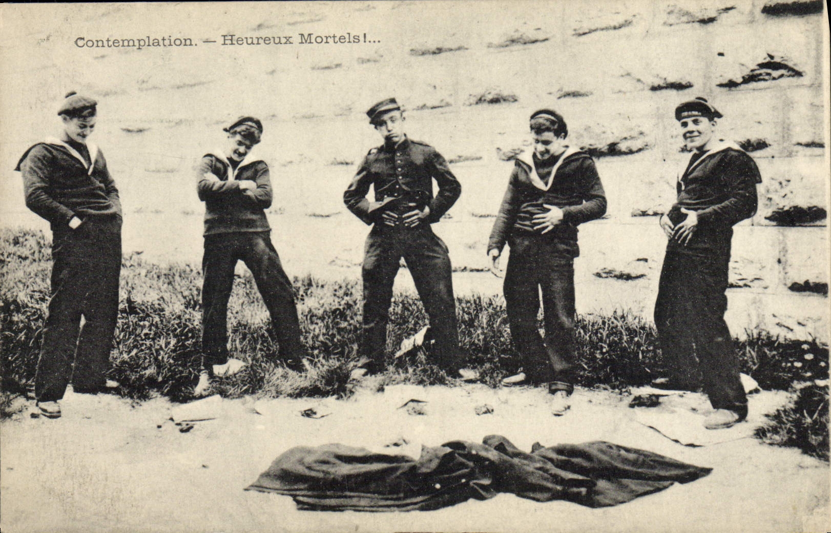 Contemplation. — Heureux Mortels! — Carte postale satirique