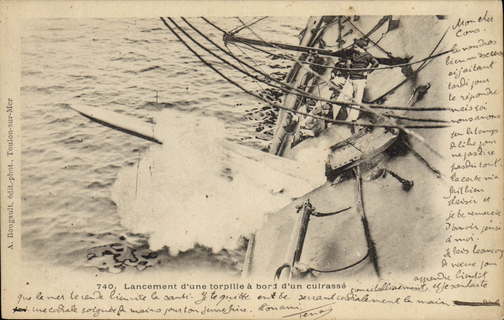 CPA Bateau Lancement d'une torpille a bord d'un cuirasse