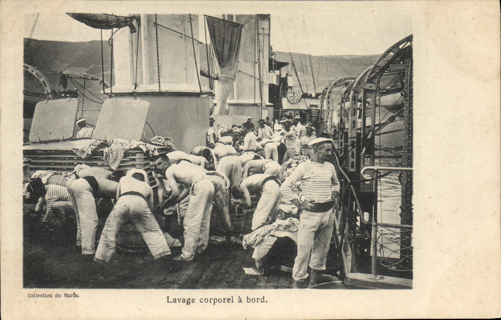CPA Bateau Lavage corporel a bord