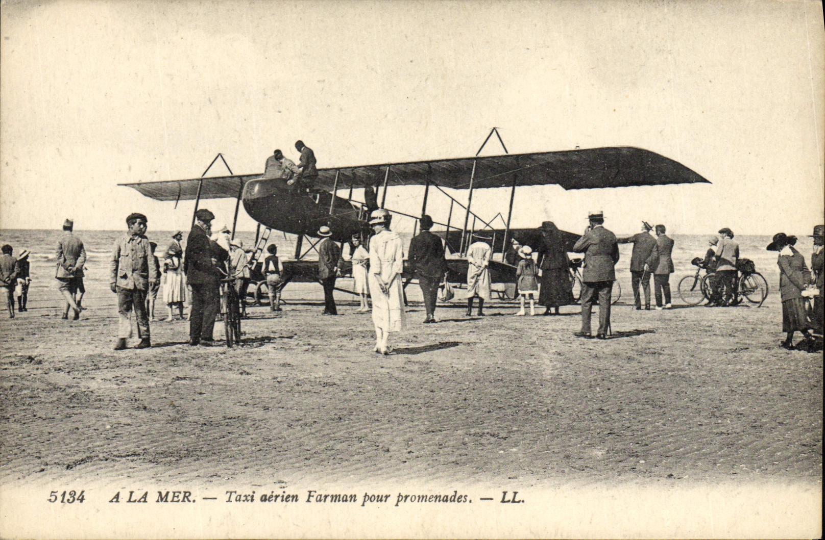 CPA Avion Aviation A la mer Taxi aerien Farman pour promenades 