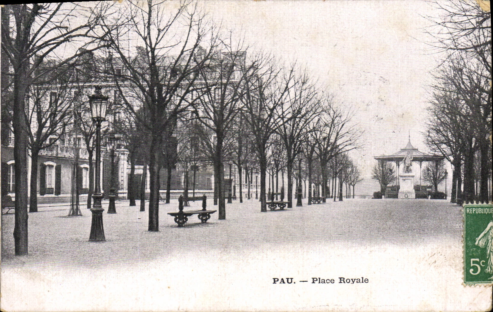 PAU. — Place Royale — Éditeur non identifié, n° de série non visible