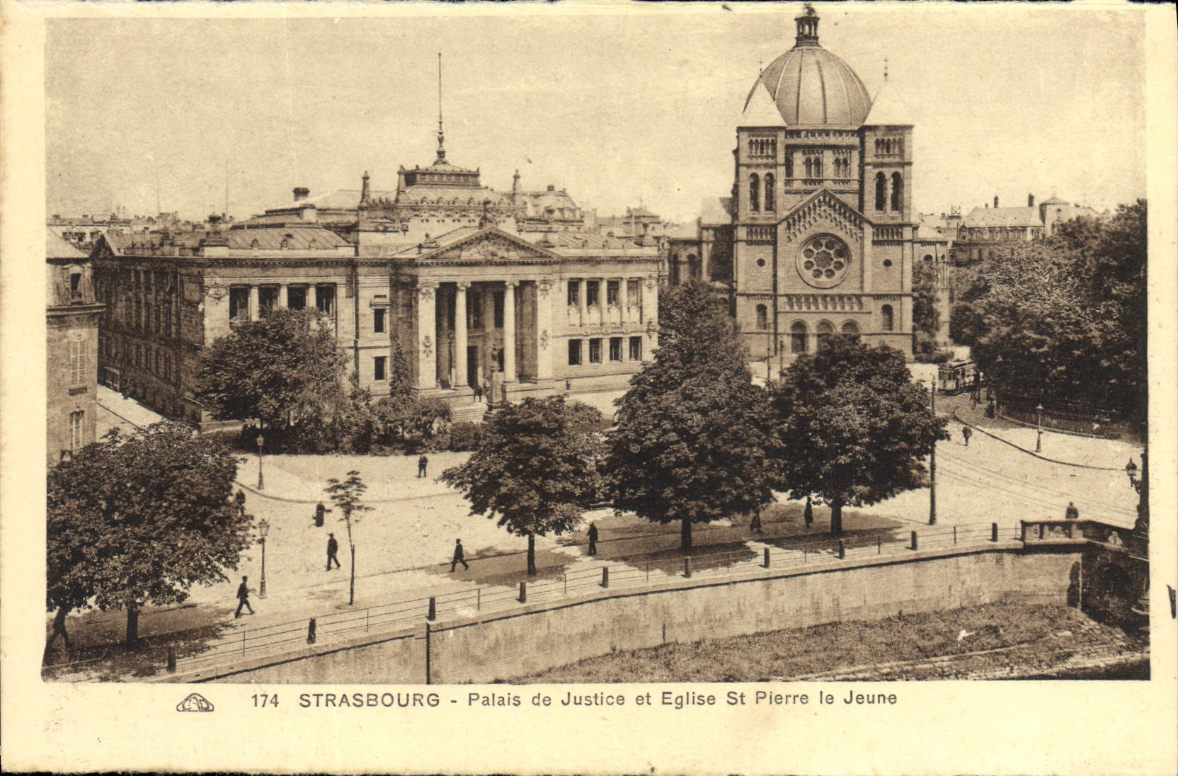 CPA Strasbourg Palais de Justice et Eglise St Pierre le Jeune