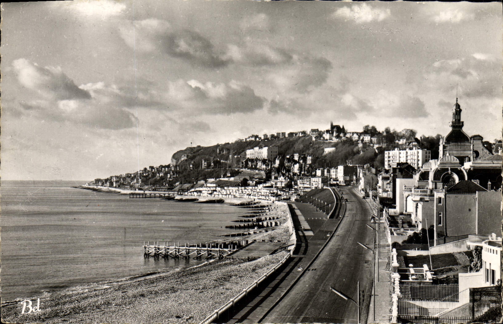 CPM Le Havre Le boulevard Albert 1er et vue de la Heve 