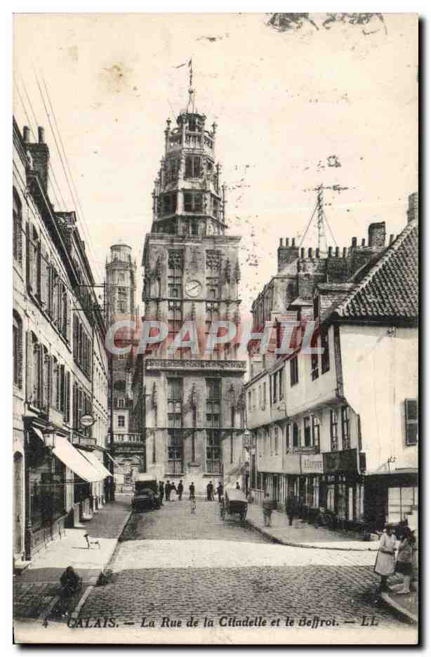 CPA Calais La Rue de la Citadelle et de Beffroi