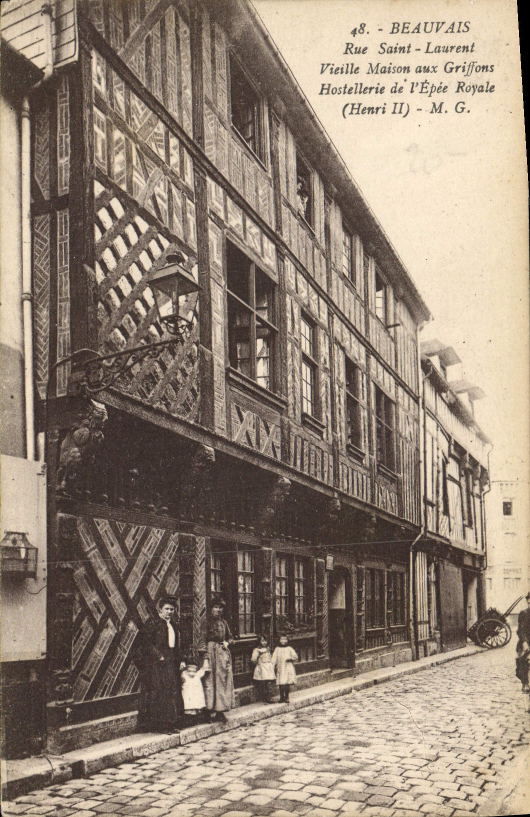 CPA Beauvais Rue Saint Laurent Vieille maison aux griffons Hostellerie de l'Epee Royale
