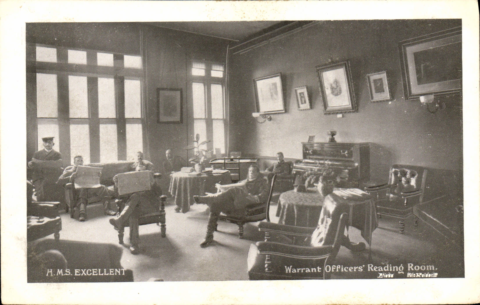 CPA Bateau Guerre HMS Excellent Warrant officers reading room