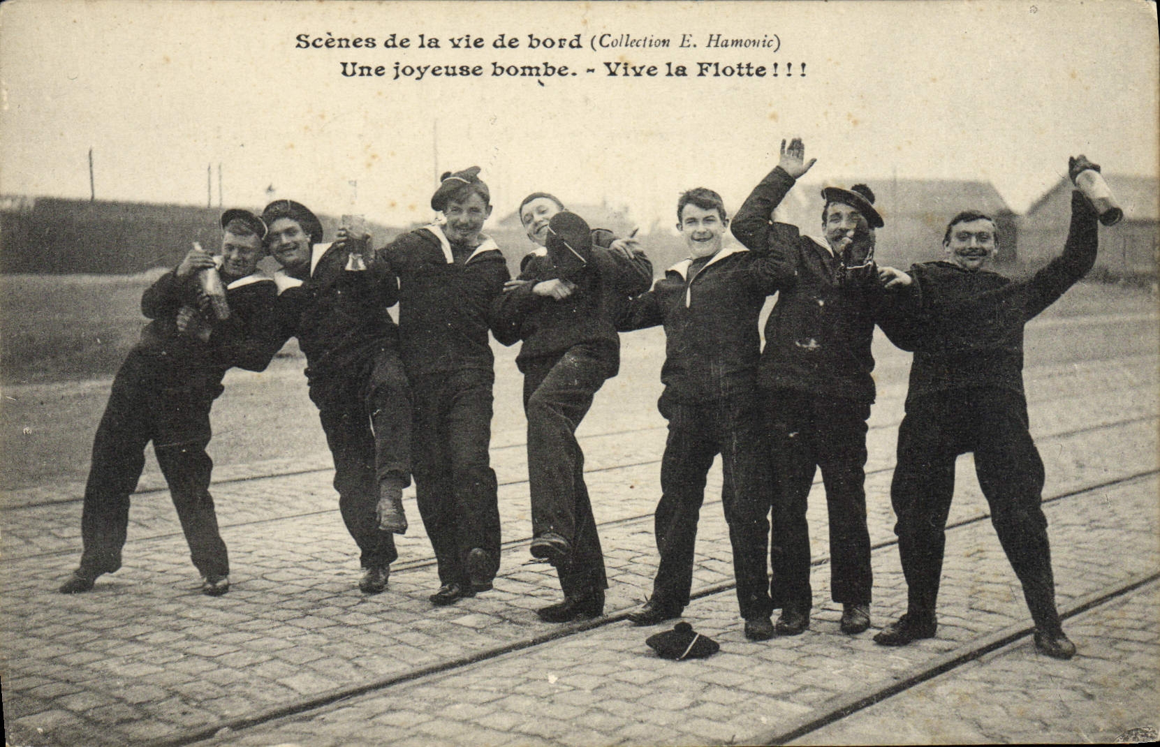 CPA Bateau Guerre Marins Une joyeuse Vive la flotte