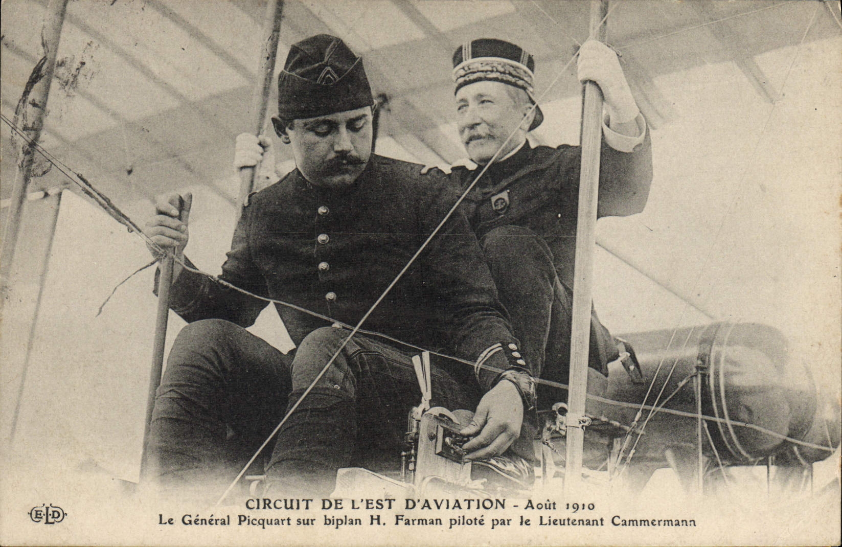 CPA Avion Aviation Circuit de l'Est d'Aviation Le general Picquart sur biplan Farman pilote par le lieutenant Cammermann