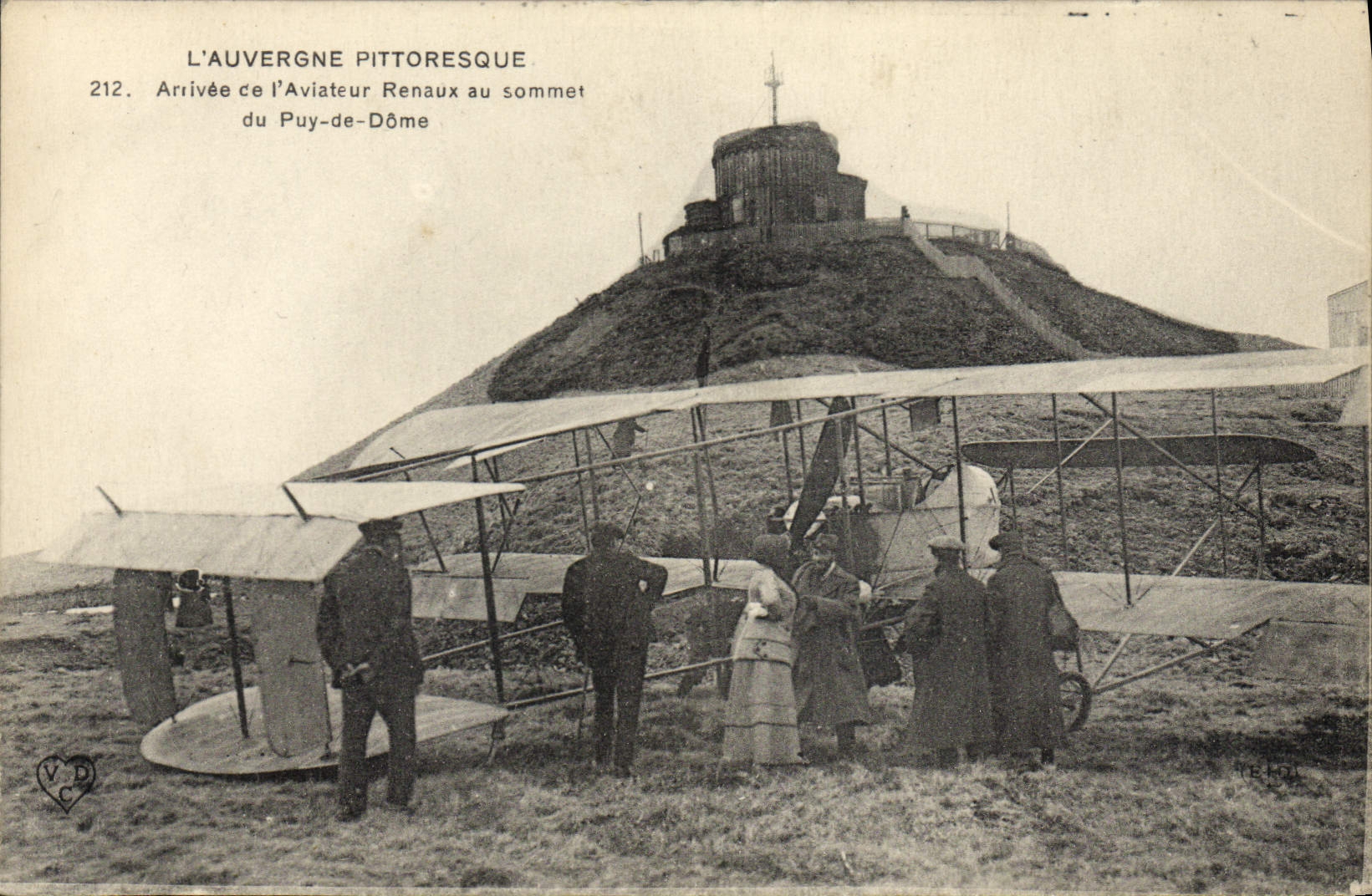 Llegada del aviador Renaux a la cima del Puy-de-Dôme — L'Auvergne Pittoresque, n°212