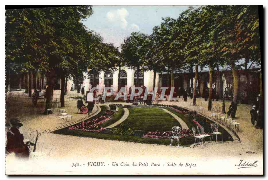 CPA Vichy Un Coin Du Petit Parc Salle De Repos