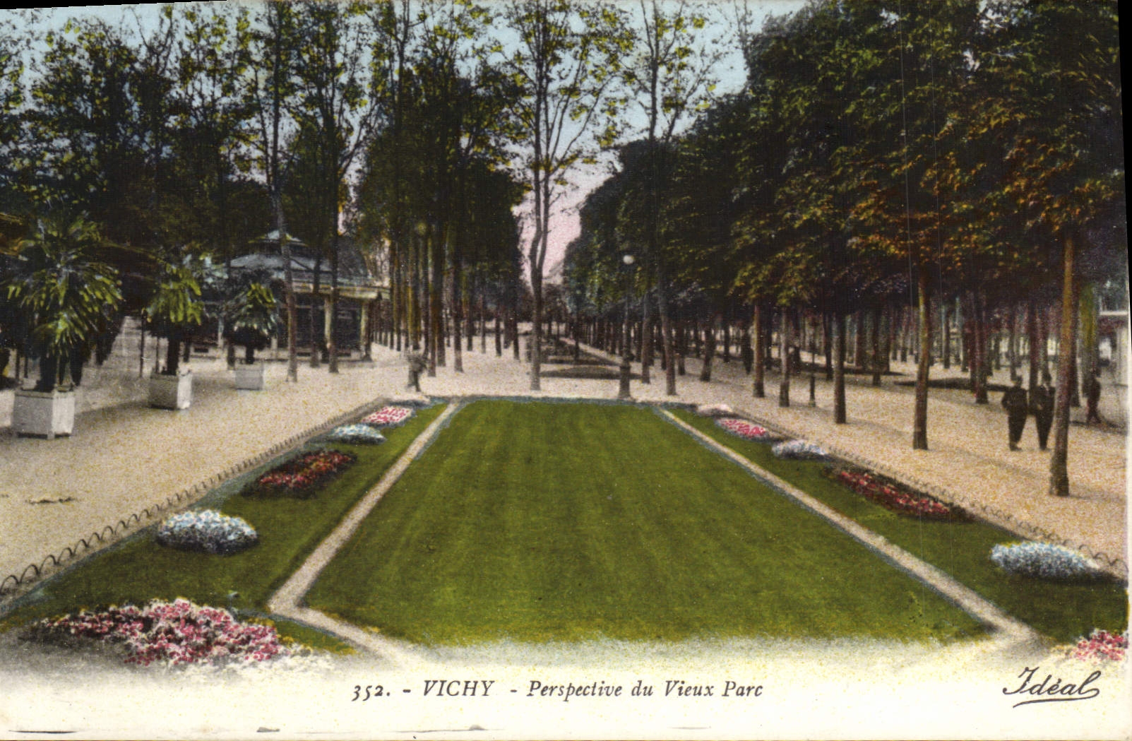 CPA Vichy Perspective Du Vieux Parc