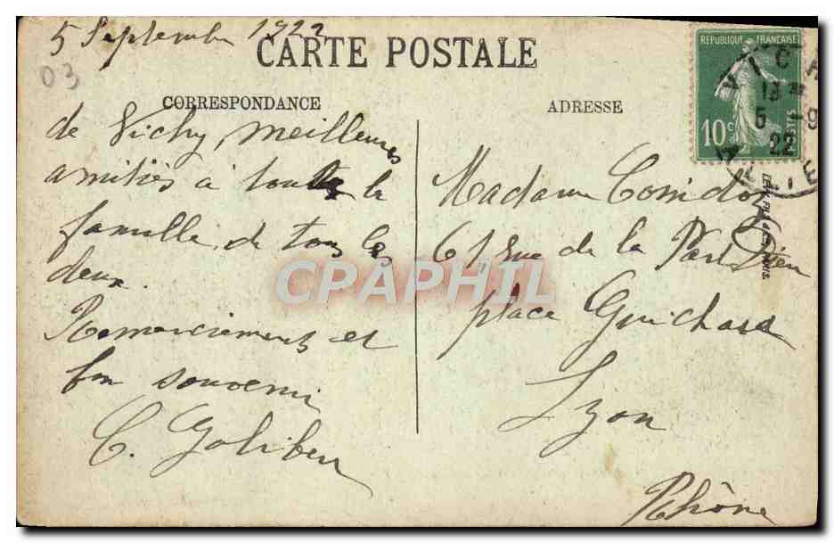 CPA Vichy La Rue Du Casino Et Les Galeries Couvertes — Rückseite
