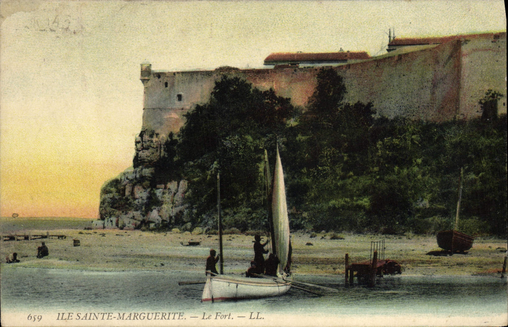CPA Ile Saint Marguerite Le Fort Bateau